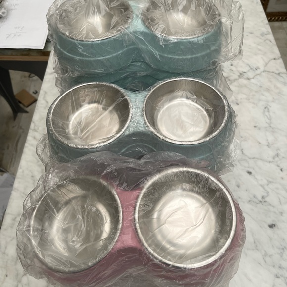 New 30 PCs dog / cat double stainless bowls with plastic stand bundles - Picture 2 of 13